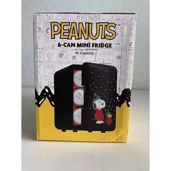 Peanuts Snoopy Puffer Jacket Puffy Coat Collectible 4L Mini Fridge Holds 6 Cans - Picture 5 of 11